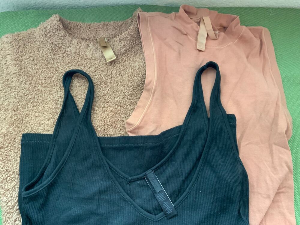 SKIMS Bundle Lot of 3 Tops Cozy Knit Fuzzy Crop Mock Neck Ribbed Tank Size Small